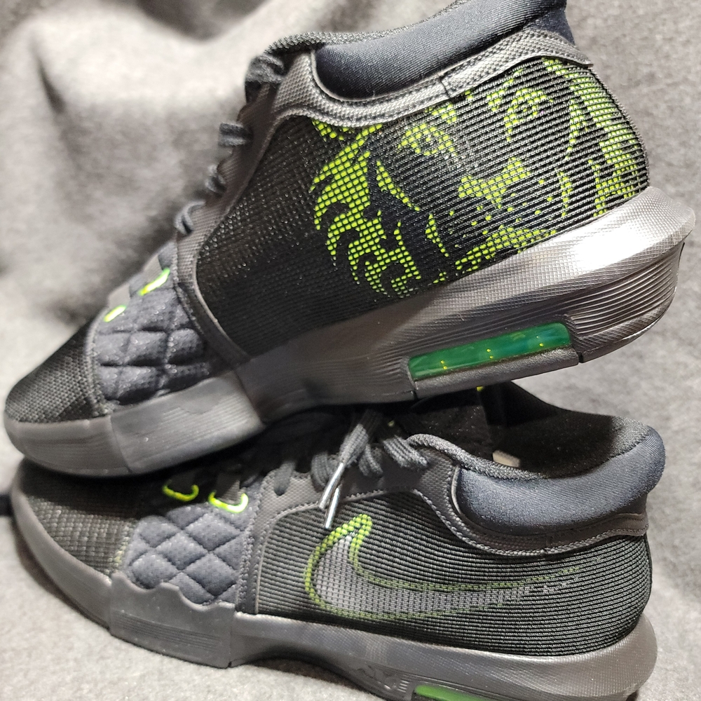 Nike LeBron Witness 8 basketball shoes